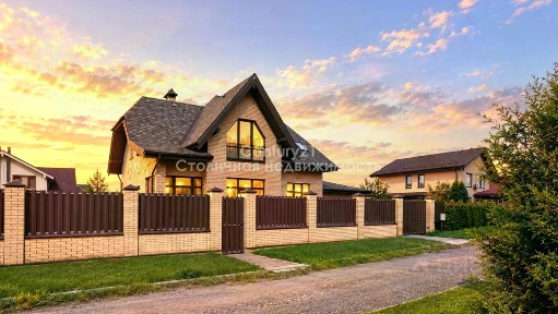 Продается 2-этажный дом, 190 м²