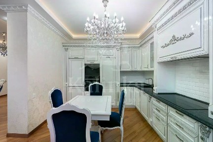 Продается 4-комн. квартира, 131,7 м²
