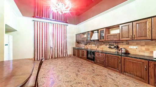Продается 5-комн. квартира, 188,6 м²