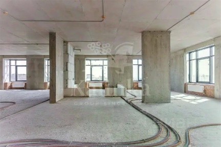 Продается 5-комн. квартира, 180,2 м²