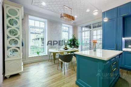 Сдается 3-этажный дом, 300 м²