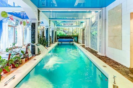 Сдается 2-этажный дом, 250 м²