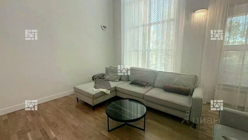 Сдается 3-этажный дом, 340 м²