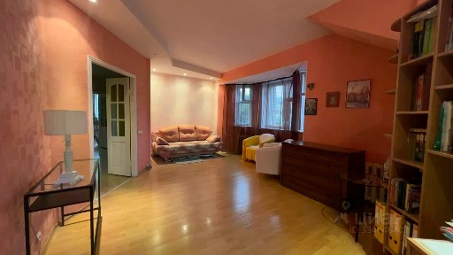 Продается 4-комн. квартира, 140 м²