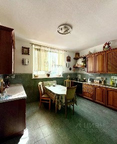 Сдается 2-этажный дом, 220 м²