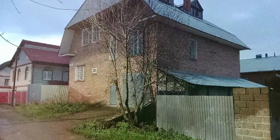 Сдается 3-этажный дом, 320 м²