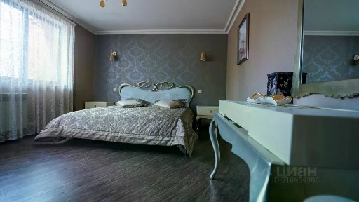 Продается 3-этажный дом, 279 м²