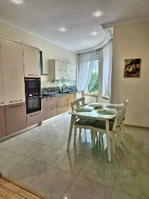 Сдается 3-этажный дом, 350 м²