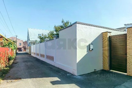 Продается 3-этажный дом, 326 м²