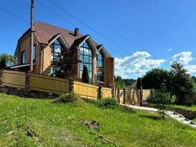Сдается 2-этажный дом, 260 м²