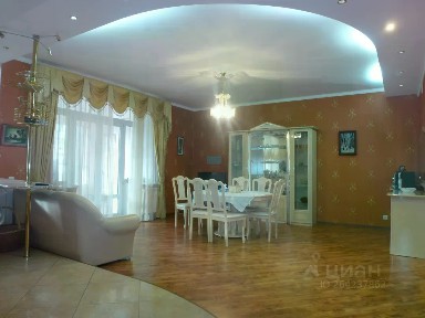Сдается 3-этажный дом, 440 м²