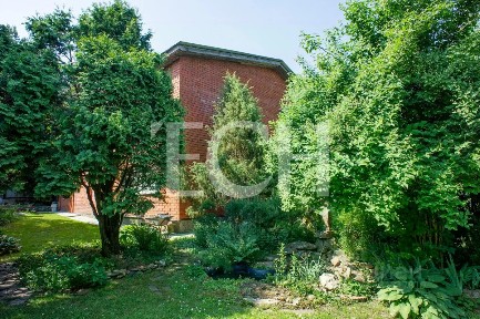 Продается 2-этажный дом, 290 м²