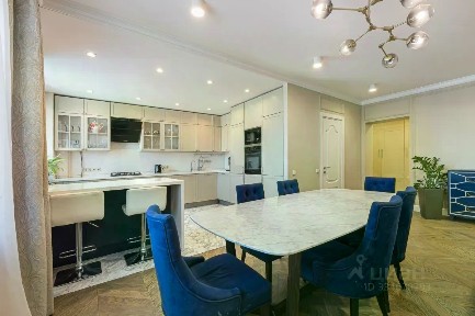 Продается 4-комн. квартира, 136 м²