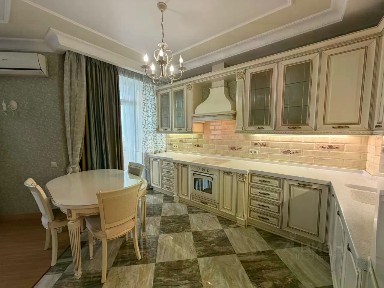 Продается 4-комн. квартира, 98,4 м²