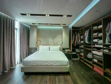 Продается 5-комн. квартира, 198 м²