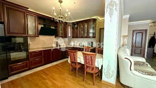 Продается 5-комн. квартира, 135,9 м²