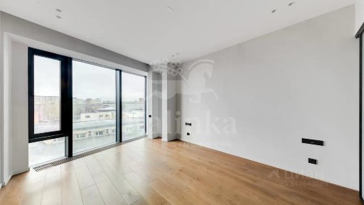 Продается 4-комн. квартира, 122,4 м²