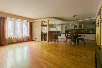 Продается 5-комн. квартира, 200,2 м²