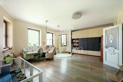 Продается 5-комн. квартира, 168,6 м²