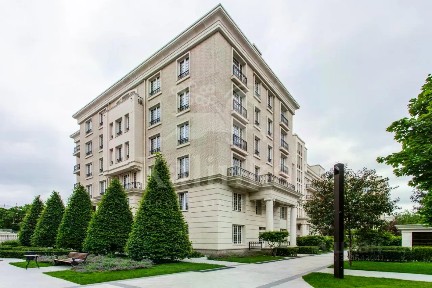 Продается 5-комн. квартира, 271 м²