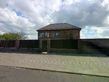 Продается 3-этажный дом, 330 м²