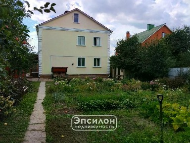 Продается 3-этажный дом, 220 м²