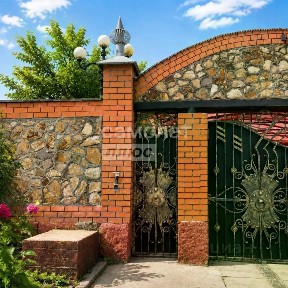 Продается 2-этажный дом, 592,5 м²