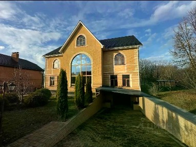 Продается 3-этажный дом, 2 000 м²