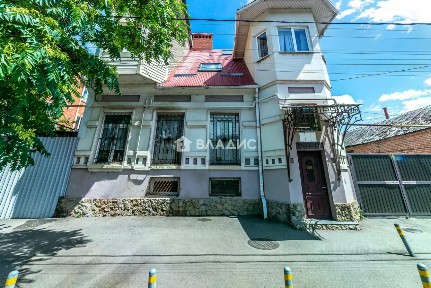 Продается 5-комн. квартира, 183 м²