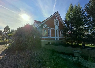 Продается 1/2 часть 3-этажного дома, 210 м²