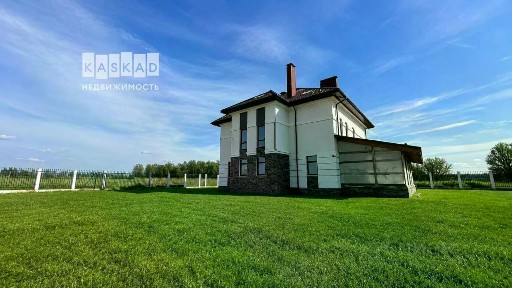 Продается 3-этажный дом, 400 м²