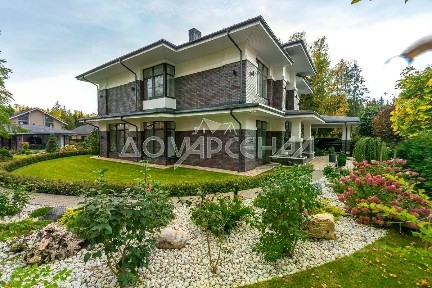 Продается 2-этажный дом, 405 м²
