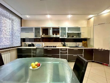 Сдается 3-комн. квартира, 138 м²
