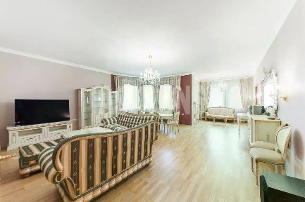 Сдается 4-комн. квартира, 224 м²