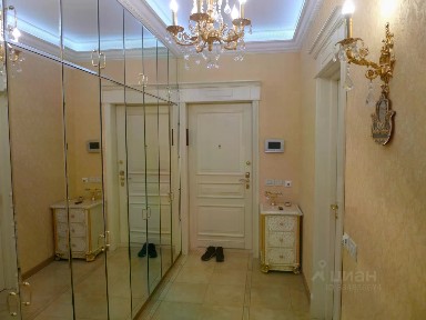 Продается 4-комн. квартира, 145,7 м²