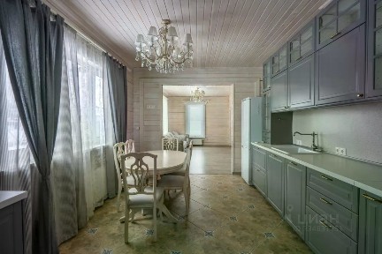 Сдается 2-этажный дом, 200 м²