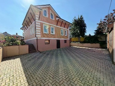 Продается 3-этажный дом, 282 м²