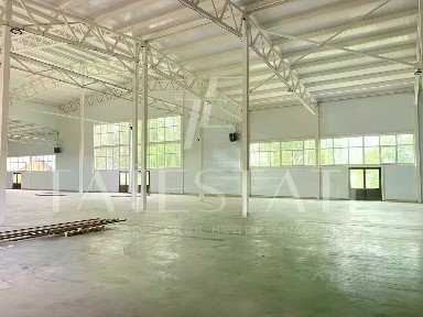 Продается торговая площадь, 1 500 м²