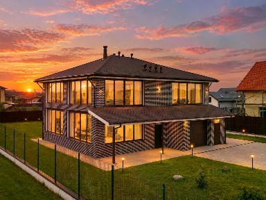 Продается 2-этажный дом, 261 м²