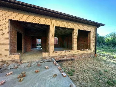 Продается 3-этажный дом, 497 м²