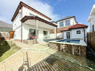 Продается 2-этажный дом, 200 м²