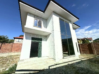 Продается 3-этажный дом, 331 м²