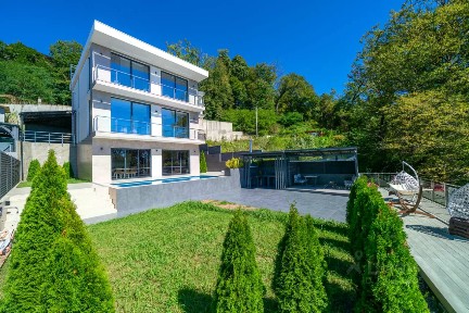 Продается 3-этажный дом, 281 м²