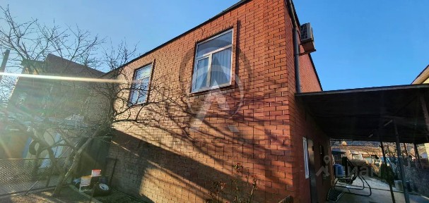 Продается 2-этажный дом, 240 м²