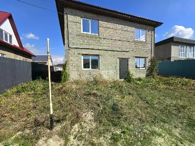 Продается 2-этажный дом, 180 м²