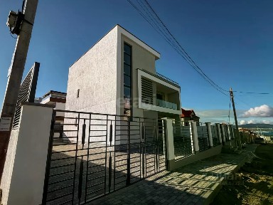 Продается 3-этажный дом, 322 м²