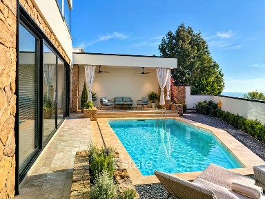 Продается 2-этажный дом, 180 м²