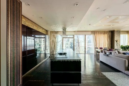 Продаются 3-комн. апартаменты, 235 м²