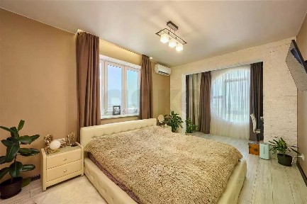 Продается 2-комн. квартира, 57 м²