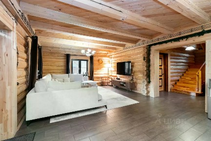 Продается 2-этажный дом, 240 м²